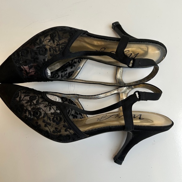 NIGTH LIFE Fabric Upper and Leather outsole Size 8.5 M. - Picture 7 of 9